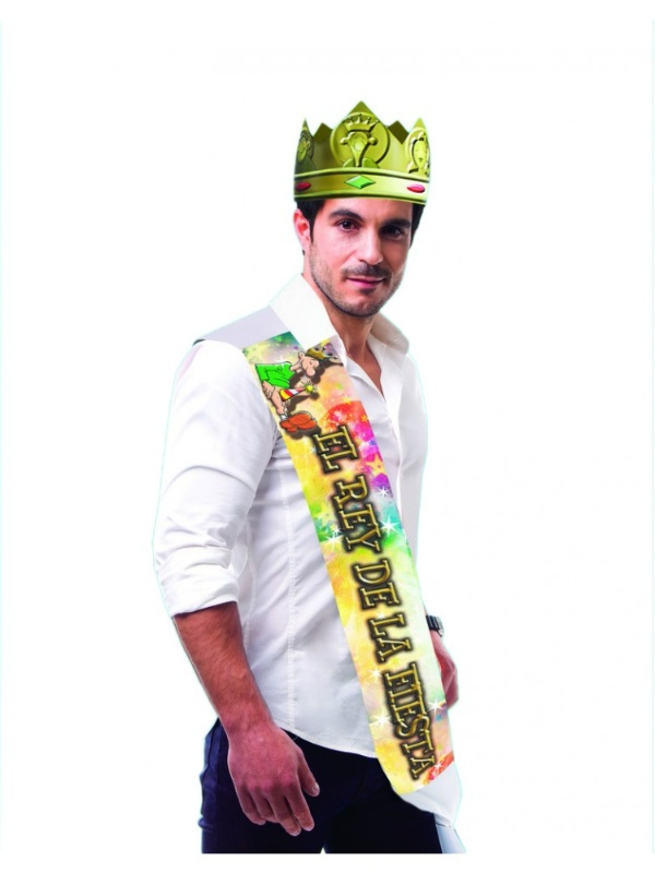 Banda El Rey de la Fiesta con corona