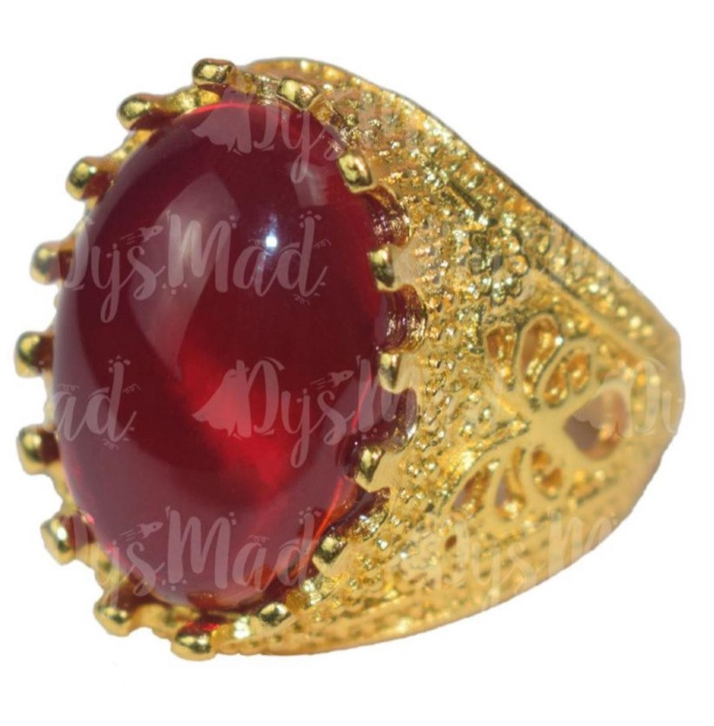 Anillo dorado con perla roja